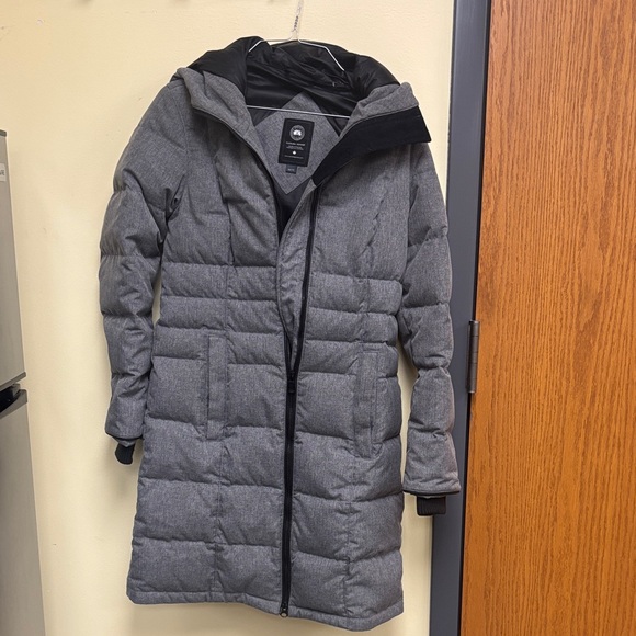 Canada Goose Women's Charcoal Puffer Jacket- like new size XS